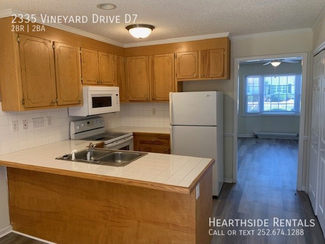 Building Photo - 2 Bed / 1.5 Bath Condo at Vineyard