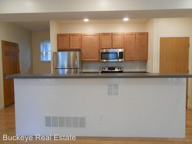Building Photo - 5 br, 5.5 bath House - 2112 Summit St.