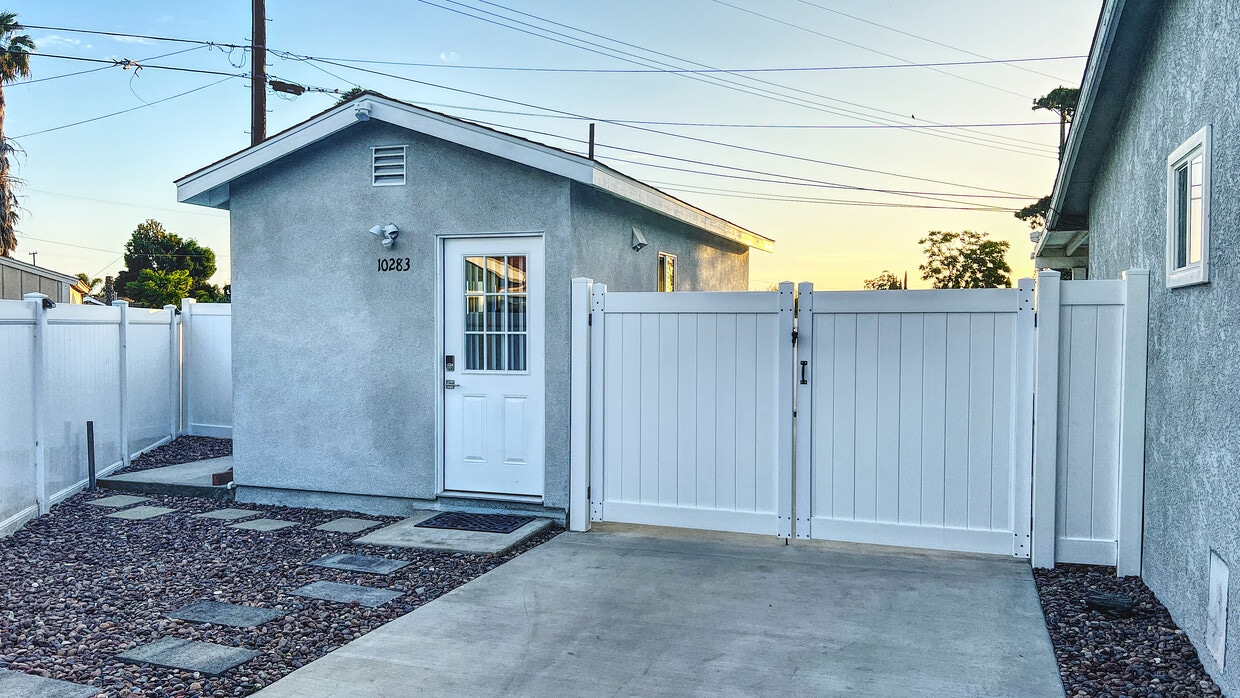 Private gated entrance - 10281 Courson Dr