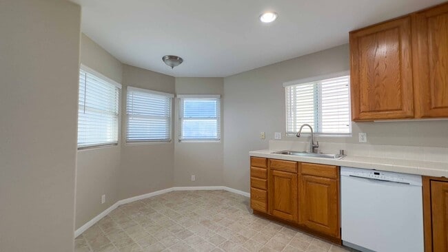 Building Photo - Spacious 1 Bdrm Guesthouse In the Heart Of Pacific Beach