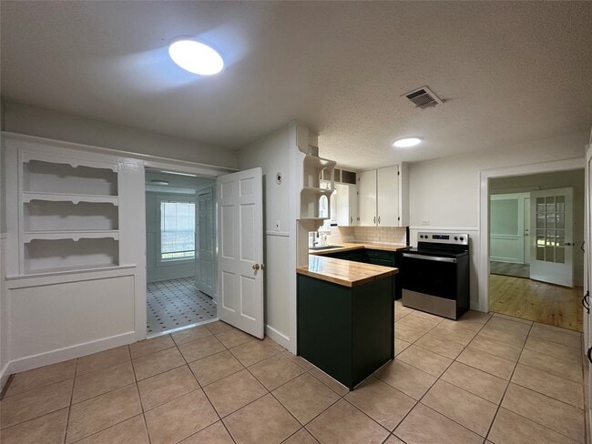 Foto del edificio - 1036 Hathaway St