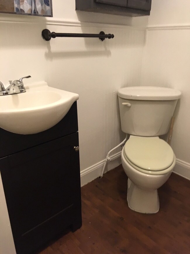 Building Photo - 4420 Reisterstown Rd