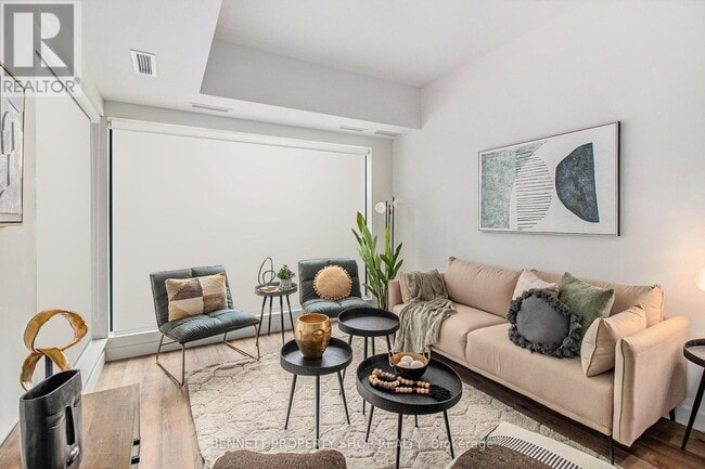 Photo du bâtiment - 600 Mountaineer Private