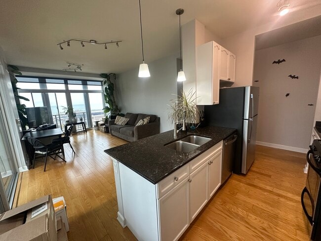 Building Photo - 1400 S Michigan Ave