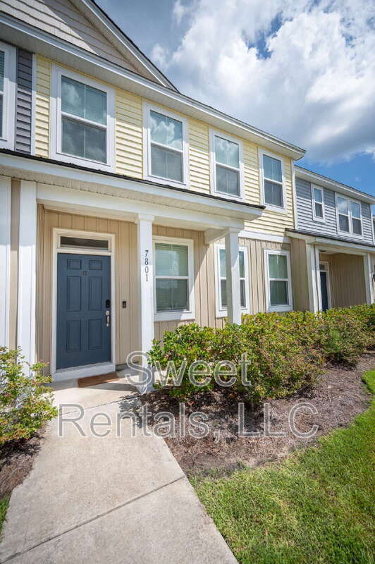 Building Photo - 7801 Montview Rd