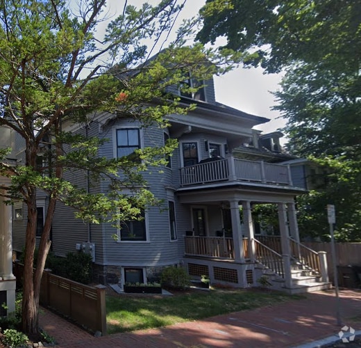 Building Photo - 8A Forest St