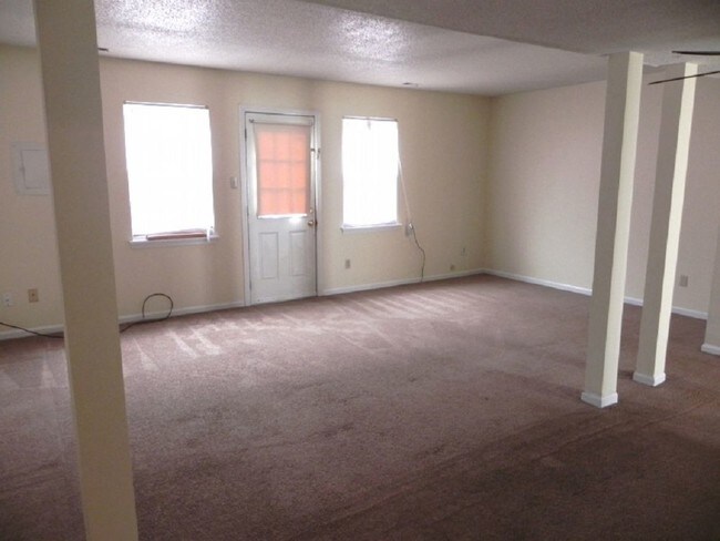 Building Photo - 1405 Wentworth Dr