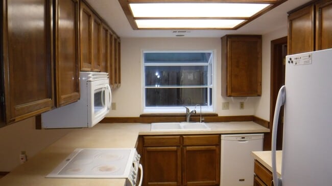 Building Photo - 570 Velopa Ct