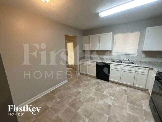 Building Photo - 3393 Hollow Tree Dr