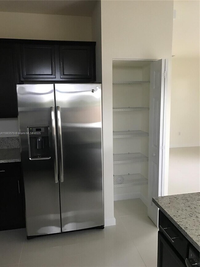 Foto del edificio - 8806 NW 103rd Ave
