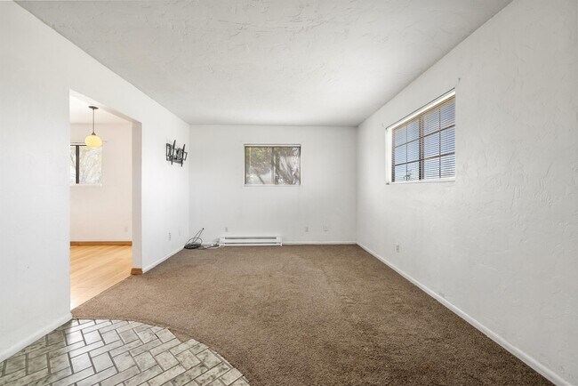 Building Photo - 22115 AZ-89