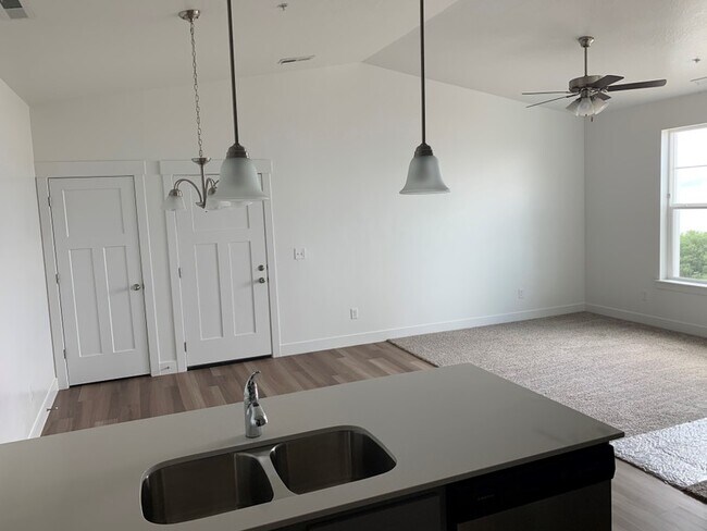 Building Photo - 505 N 360 W