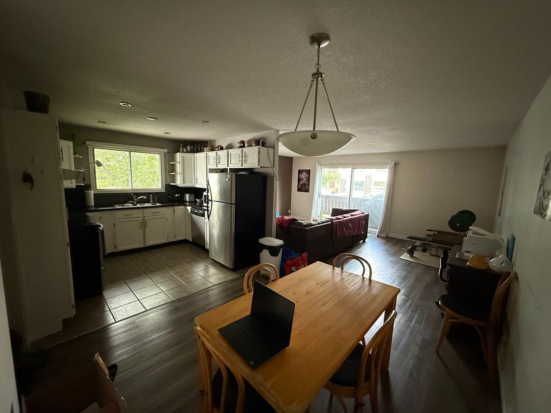 Primary Photo - 2829 29 St SW