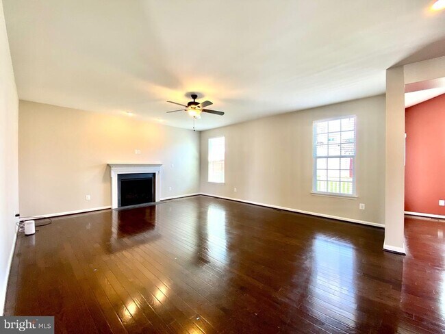 Building Photo - 3250 Fledgling Cir