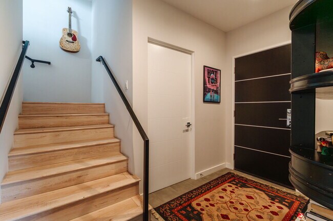 Foto del edificio - 6072 Pickford St