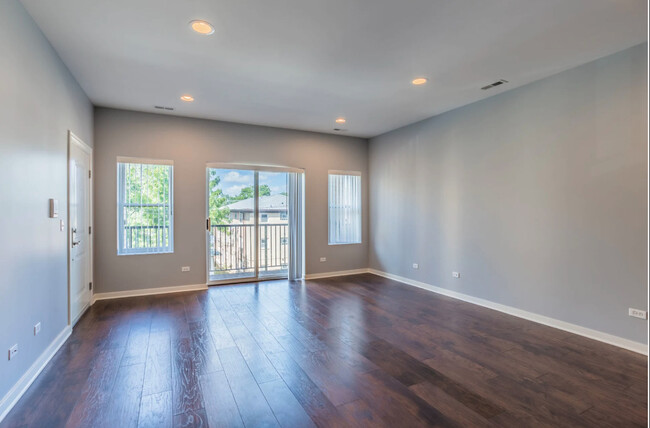 Foto del edificio - 6608 W Diversey Ave