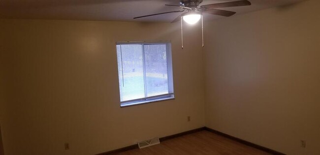 Building Photo - 473 Brentwood Dr