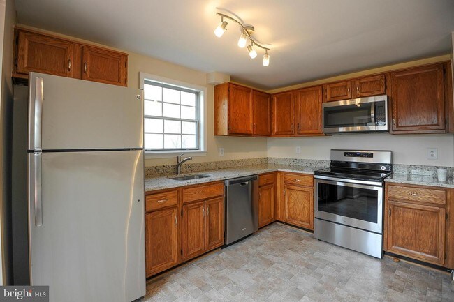 Building Photo - 6627 Briarleigh Way