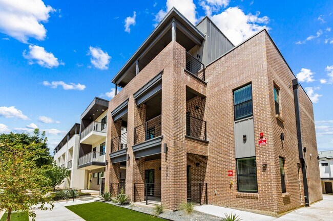 Foto del edificio - 3141 Waits Ave