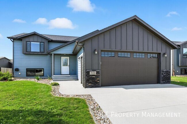 Building Photo - 533 Mace Dr