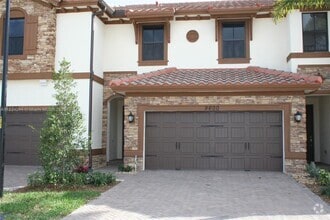 Building Photo - 9600 Town Parc Cir N