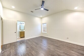 Building Photo - 16830 Scenic Gardens Dr