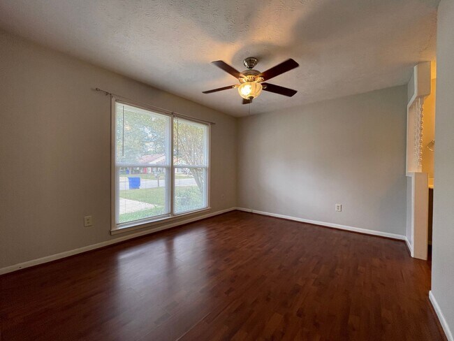 Foto del edificio - 7060 Candlewood Dr
