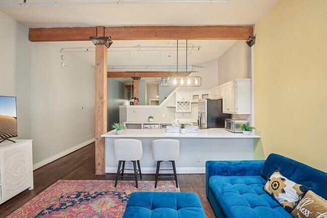 Foto del edificio - 308 W 8th St