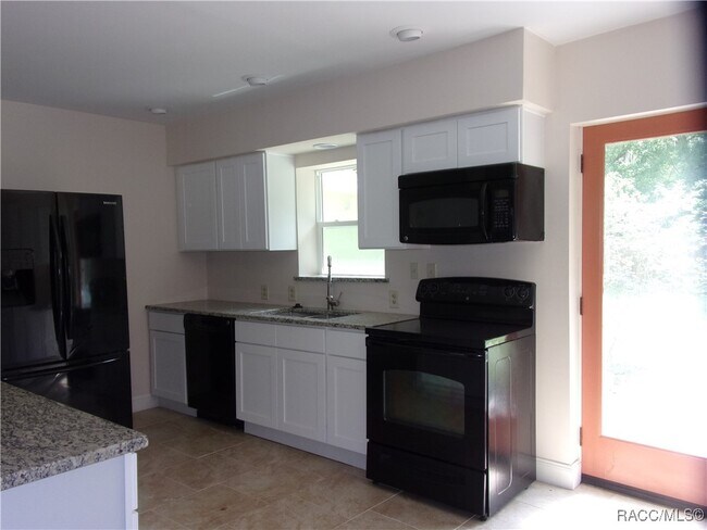 Foto del edificio - 215 N Wheeler Ave