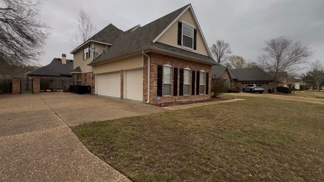 Building Photo - 408 Hidden Oaks Cir