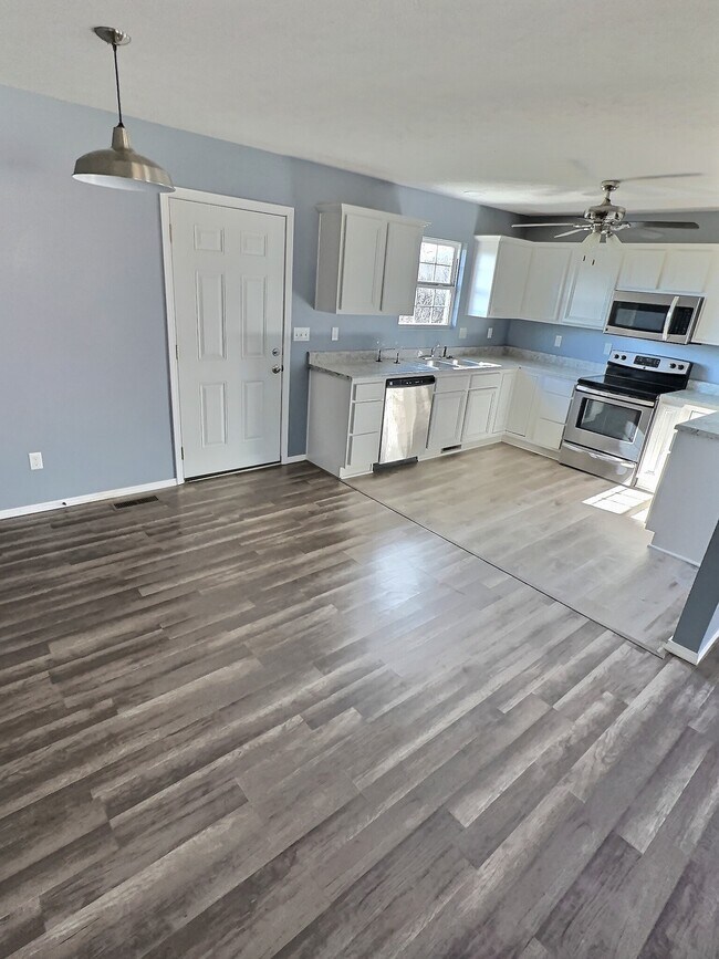 Building Photo - 6511 Harmon Rd N