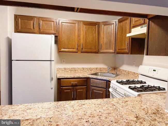 Building Photo - 15 Azalea Ct