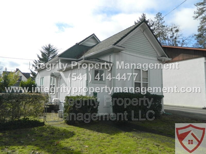513 NW A St, Grants Pass, OR 97526 Condo for Rent in Grants Pass, OR