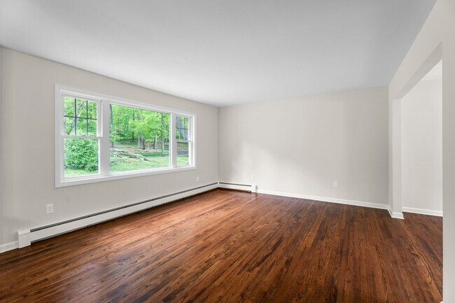 Foto del edificio - 831 Nut Plains Rd