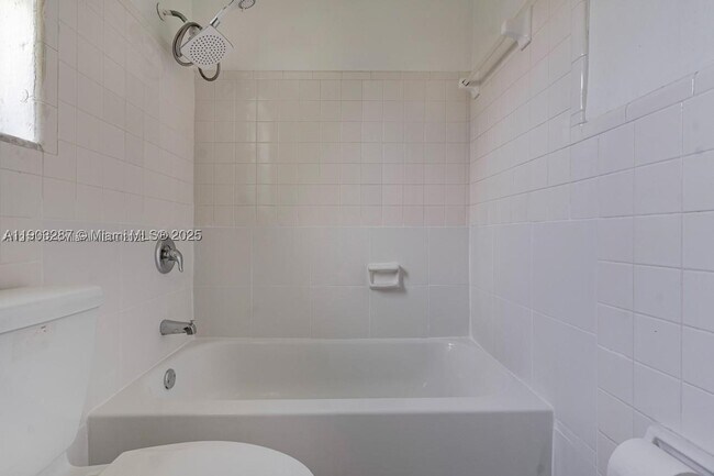 Building Photo - 805 NW 3rd Ave