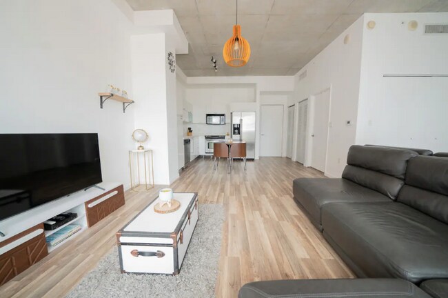 Área abierta del loft - 133 NE 2nd Ave