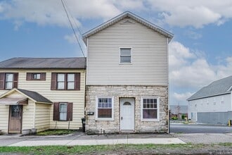 Building Photo - 983 2nd St