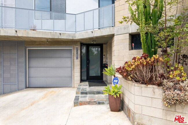 Foto del edificio - 2216 Bancroft Ave