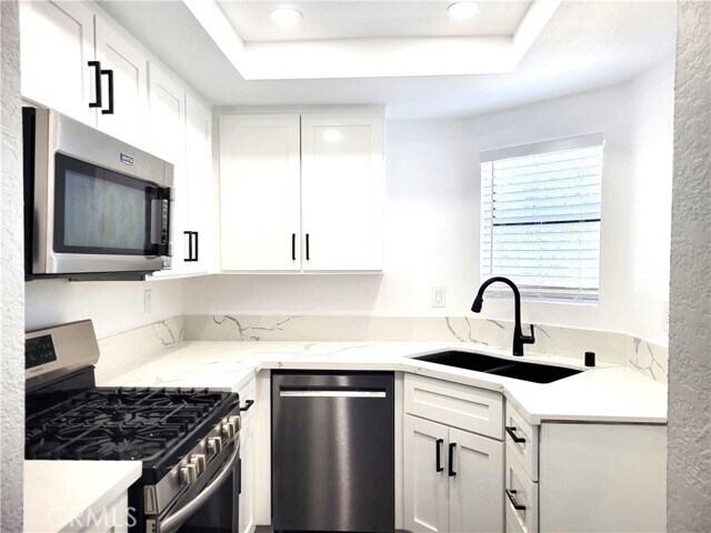 Foto principal - 12464 Montecito Rd