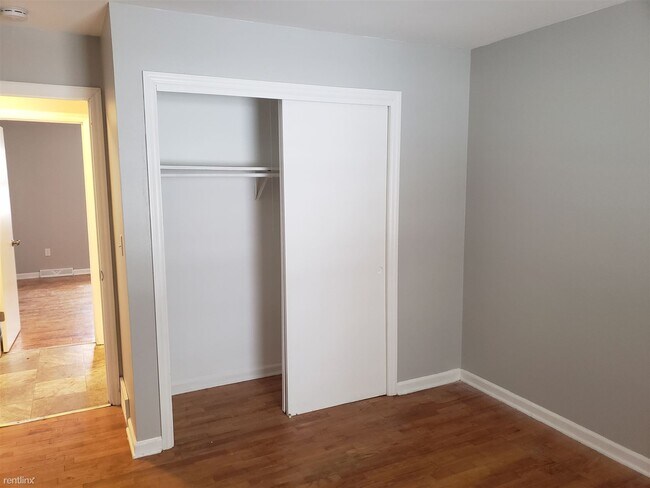 Building Photo - 5894 Crestmoor Dr SE