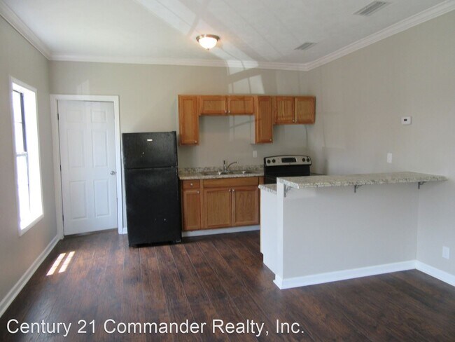Building Photo - 803 E 10th Ct