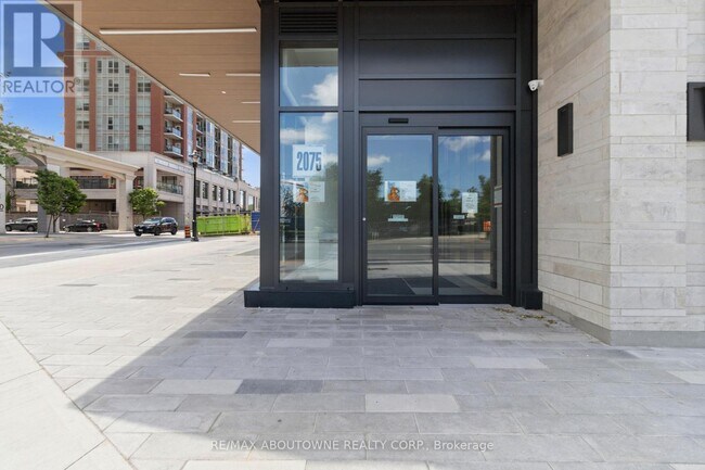 Photo du bâtiment - 2075 Lakeshore Rd.