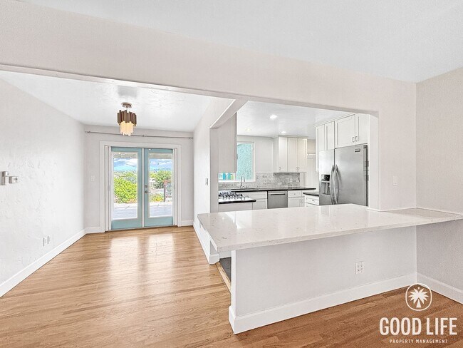 Foto del edificio - Unique 3BD/2BA Home in El Cerrito with Panoramic Views, Trex Deck & Large Yard