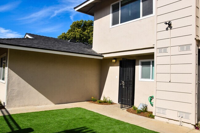 Building Photo - Olive (815) North
