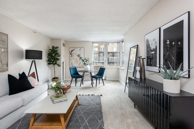 Photo - 300 East 17th Apartments