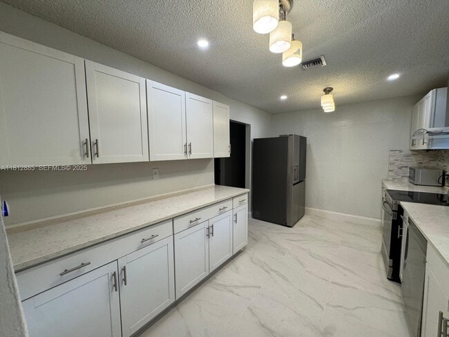 Building Photo - 1651 Van Buren St