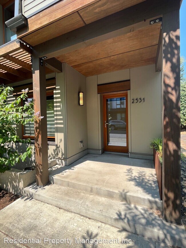 Foto del edificio - 3 br, 2 bath House - 2531 SE Ankeny Street