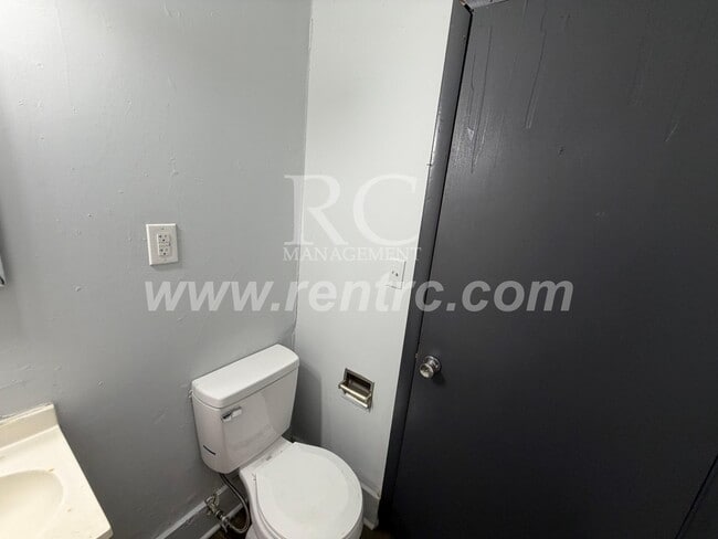 Building Photo - 630 South-