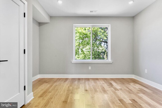 Foto del edificio - 3037 W Sedgley Ave