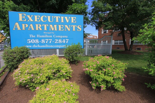 Foto del edificio - 545 Worcester Rd